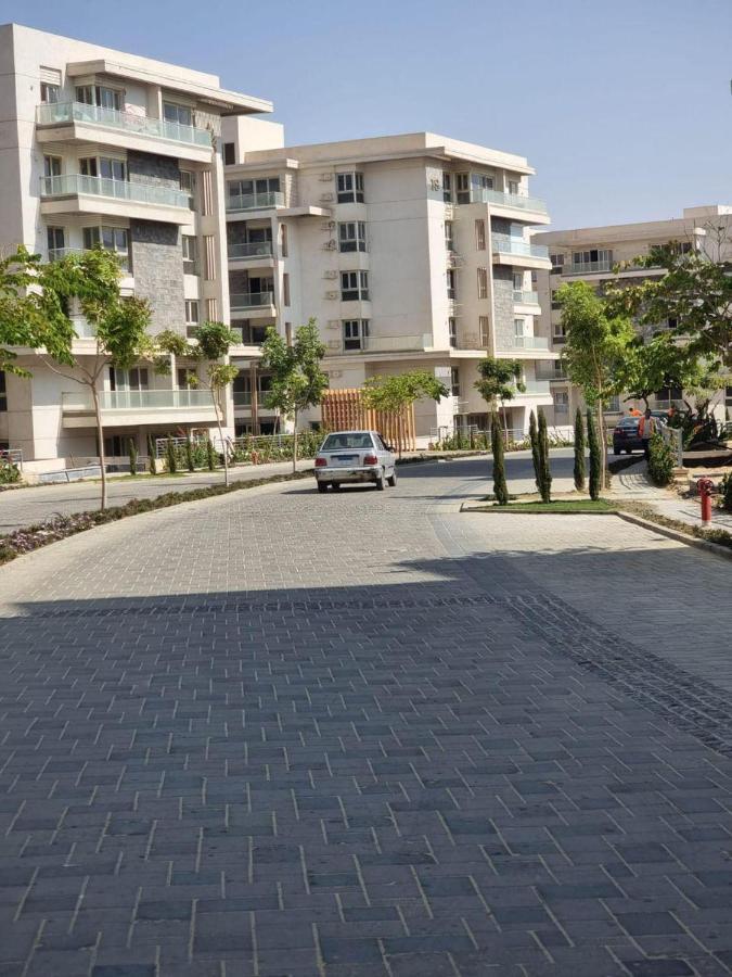 At Mountain View I Compound *